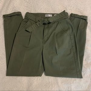 Hollister Army Green Ultra High Rise Pleated Tie Belt Cargo Pants Size 3